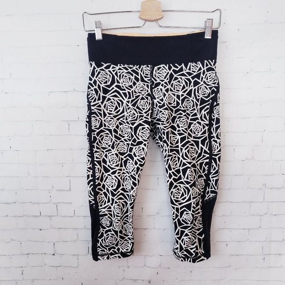 Lululemon Real Quick Crop Posie Black White Floral Size 6 Luxtreme Pockets - Picture 2 of 11